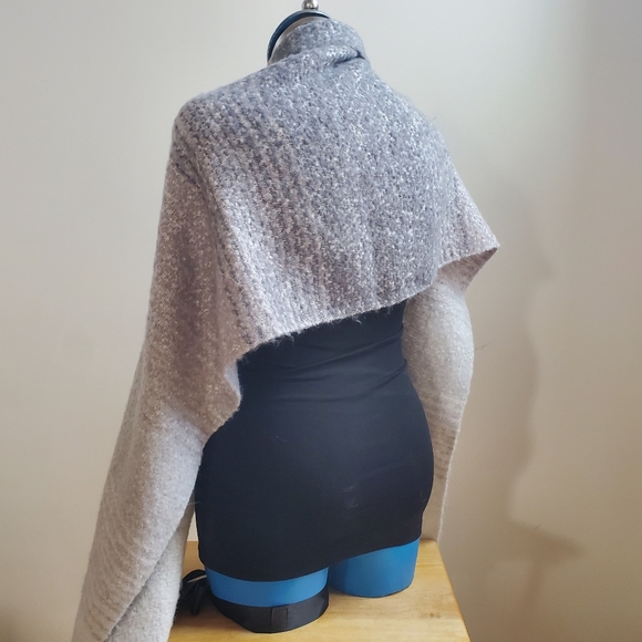 Mer | Sea & Co. Shawl - Picture 8 of 12